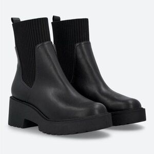 Dolce Vita size 8 Black Zeppelin Boots